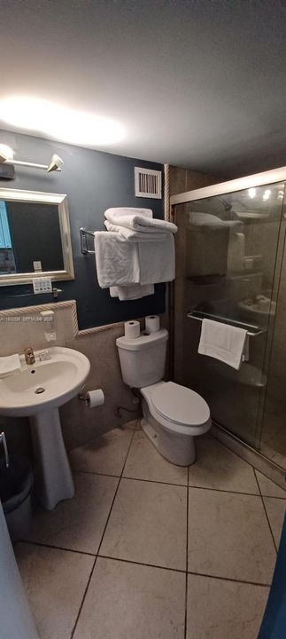 待售: $239,000 (1 贝兹, 1 浴室, 360 平方英尺)