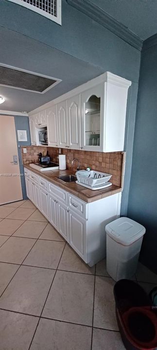 待售: $239,000 (1 贝兹, 1 浴室, 360 平方英尺)