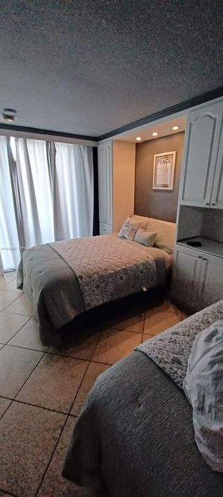 待售: $239,000 (1 贝兹, 1 浴室, 360 平方英尺)