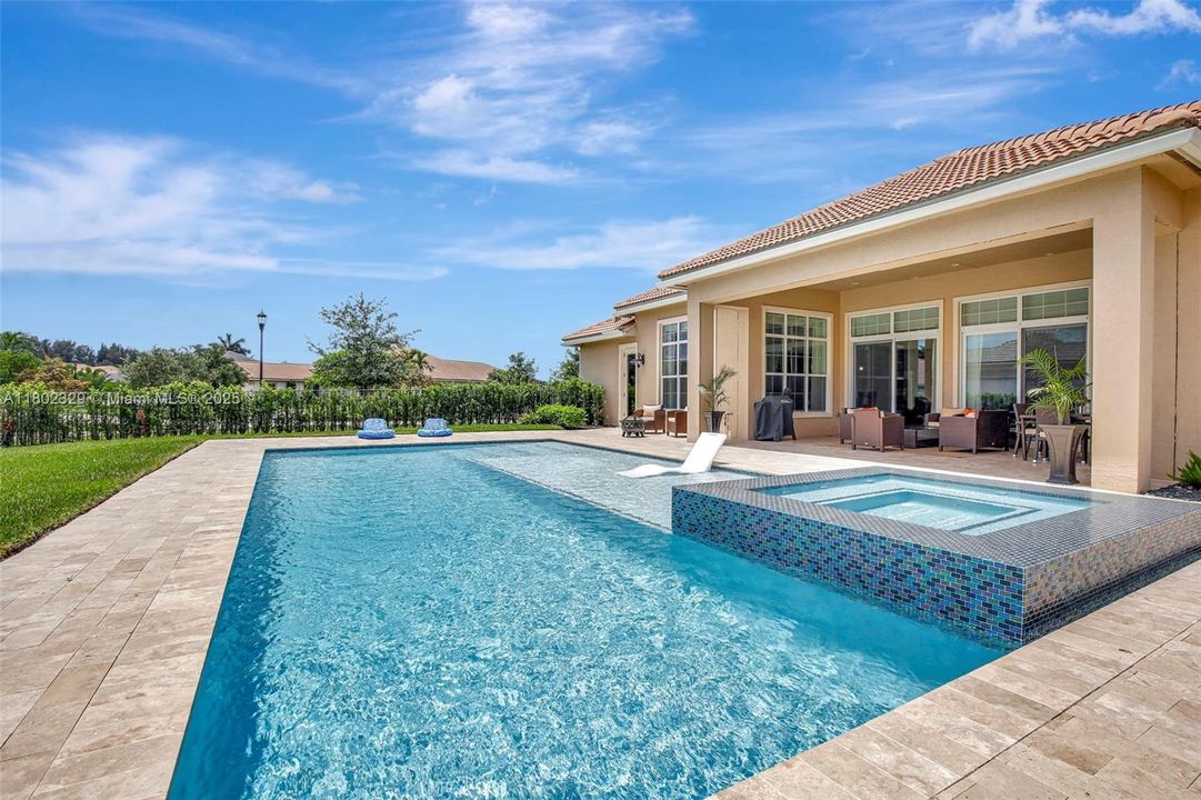 Vendido Recientemente: $1,850,000 (4 camas, 3 baños, 3136 Pies cuadrados)