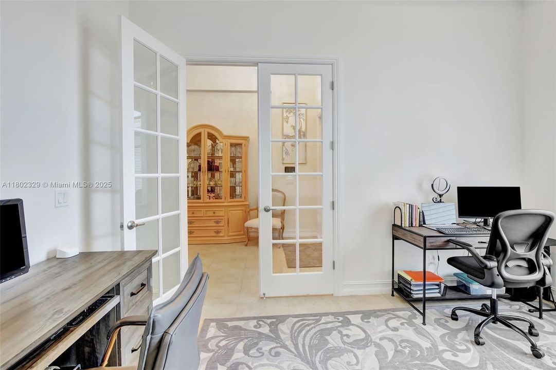 Vendido Recientemente: $1,850,000 (4 camas, 3 baños, 3136 Pies cuadrados)