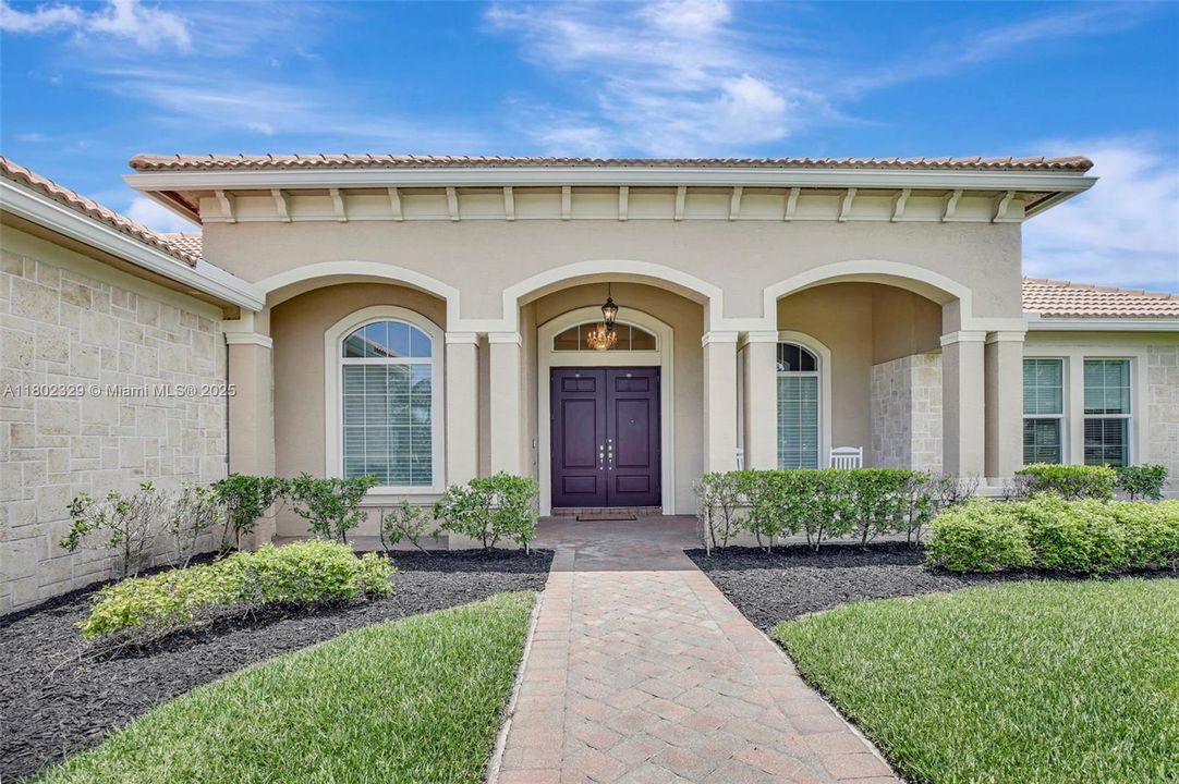 Vendido Recientemente: $1,850,000 (4 camas, 3 baños, 3136 Pies cuadrados)