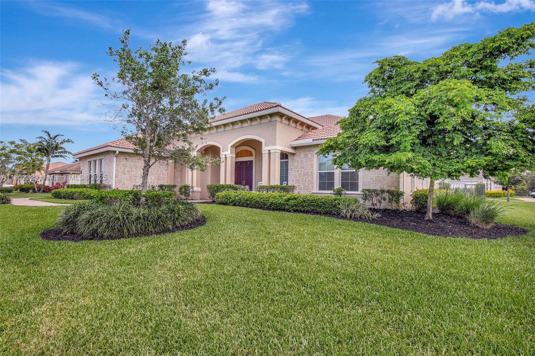 Vendido Recientemente: $1,850,000 (4 camas, 3 baños, 3136 Pies cuadrados)