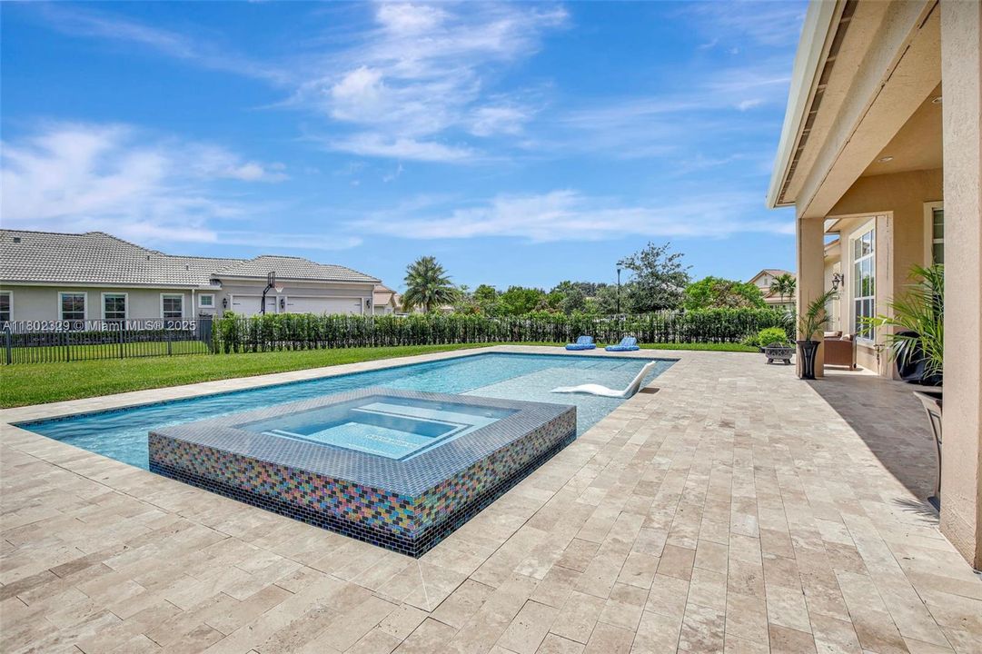 Vendido Recientemente: $1,850,000 (4 camas, 3 baños, 3136 Pies cuadrados)