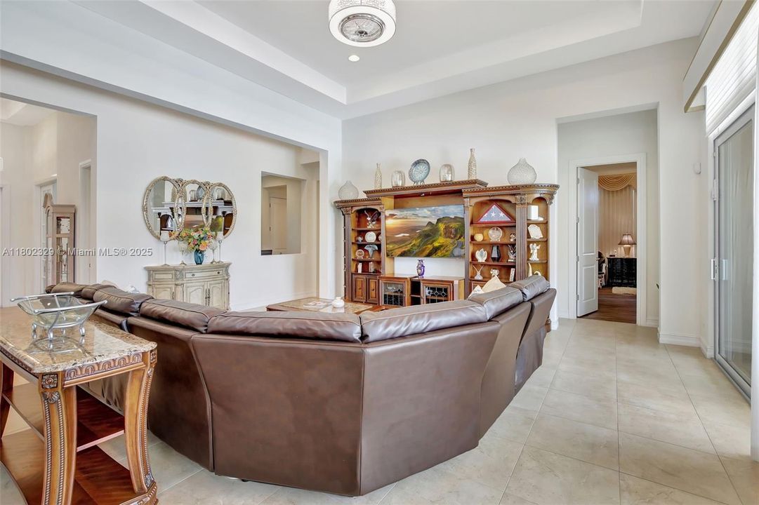 Vendido Recientemente: $1,850,000 (4 camas, 3 baños, 3136 Pies cuadrados)