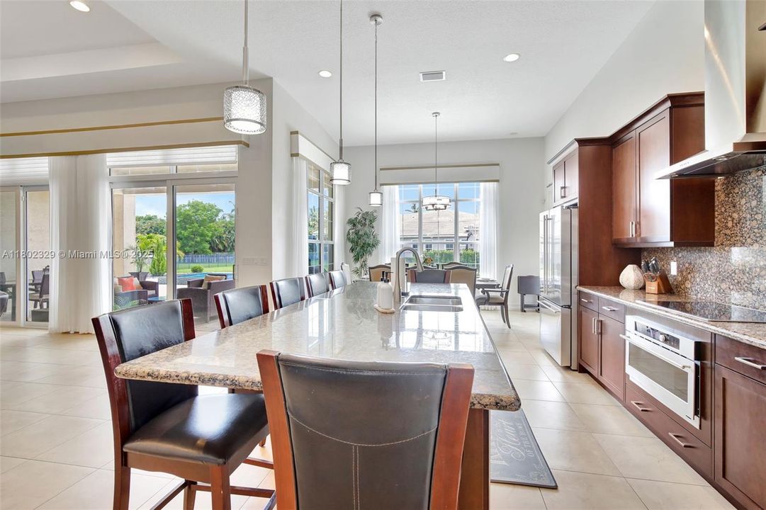 Vendido Recientemente: $1,850,000 (4 camas, 3 baños, 3136 Pies cuadrados)