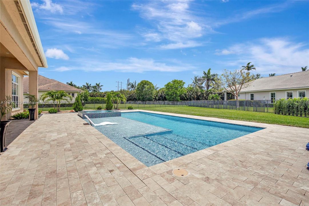 Vendido Recientemente: $1,850,000 (4 camas, 3 baños, 3136 Pies cuadrados)