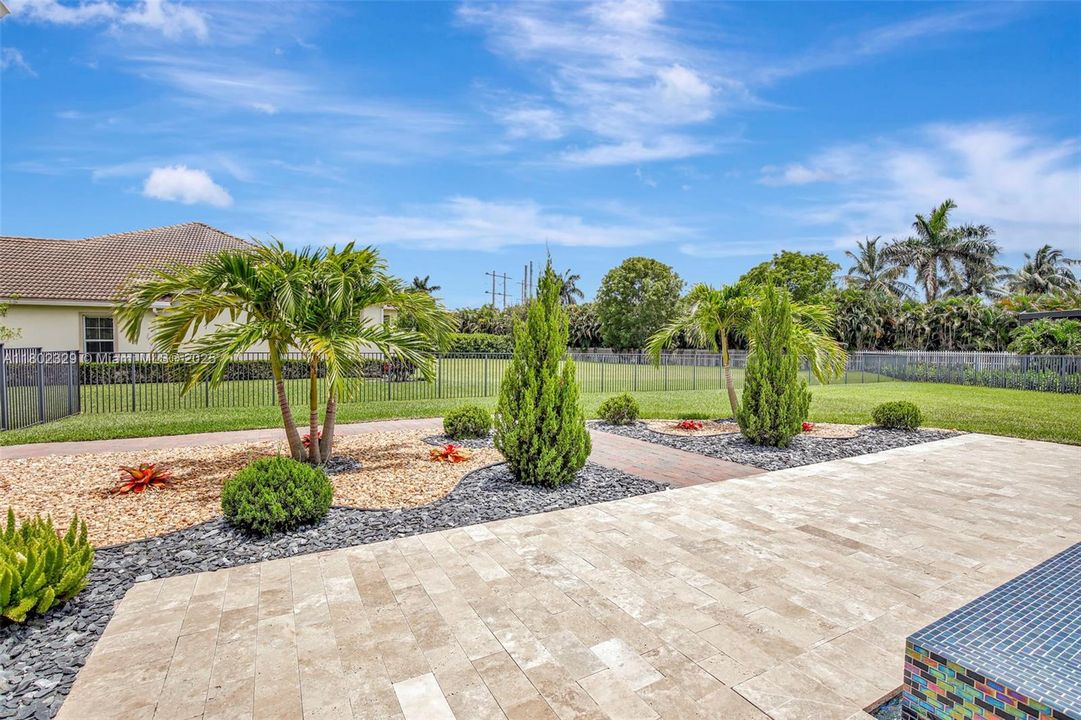 Vendido Recientemente: $1,850,000 (4 camas, 3 baños, 3136 Pies cuadrados)