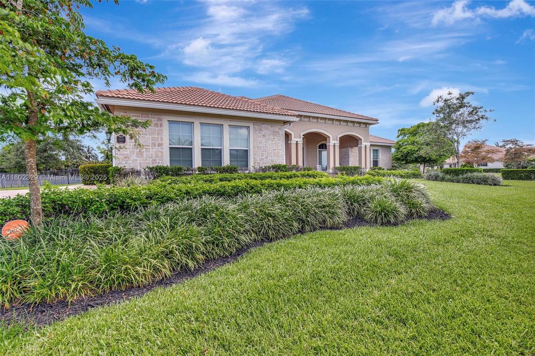 Vendido Recientemente: $1,850,000 (4 camas, 3 baños, 3136 Pies cuadrados)