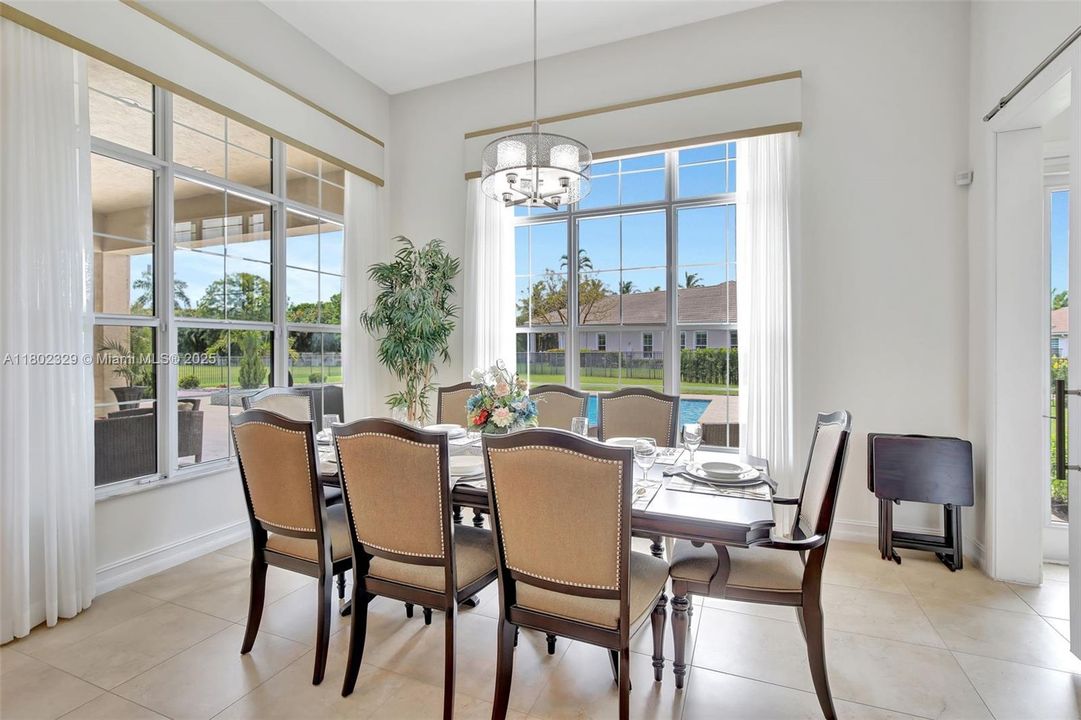 Vendido Recientemente: $1,850,000 (4 camas, 3 baños, 3136 Pies cuadrados)