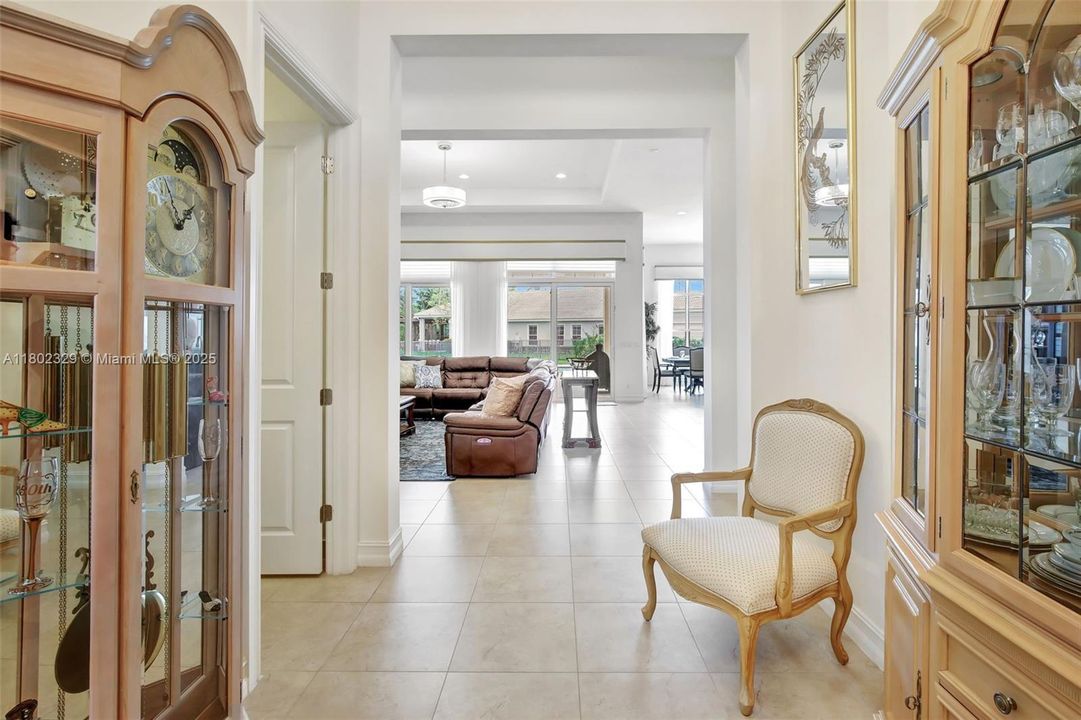 Vendido Recientemente: $1,850,000 (4 camas, 3 baños, 3136 Pies cuadrados)