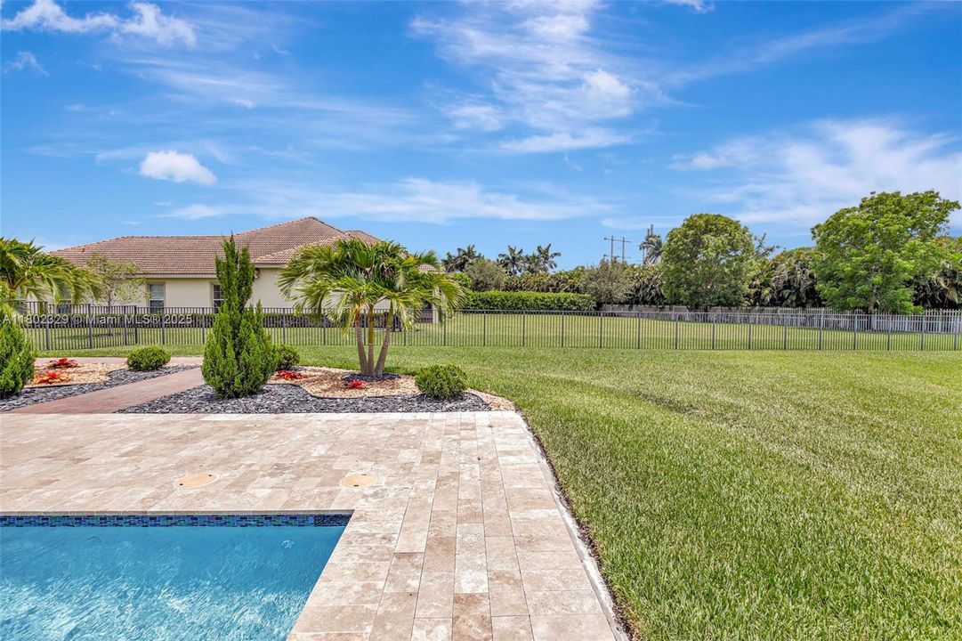 Vendido Recientemente: $1,850,000 (4 camas, 3 baños, 3136 Pies cuadrados)