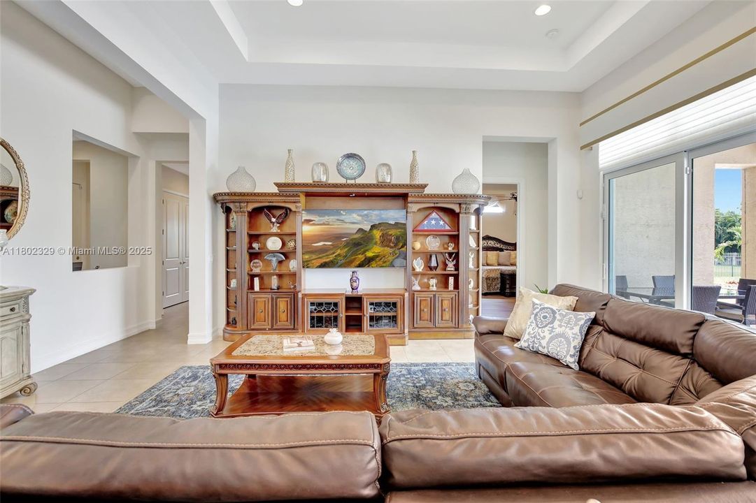 Vendido Recientemente: $1,850,000 (4 camas, 3 baños, 3136 Pies cuadrados)