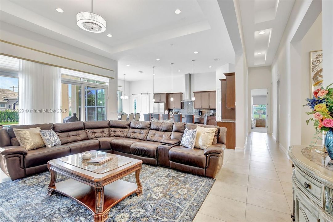 Vendido Recientemente: $1,850,000 (4 camas, 3 baños, 3136 Pies cuadrados)