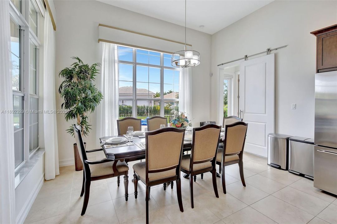 Vendido Recientemente: $1,850,000 (4 camas, 3 baños, 3136 Pies cuadrados)