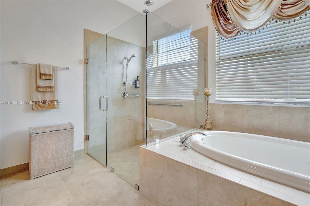 Vendido Recientemente: $1,850,000 (4 camas, 3 baños, 3136 Pies cuadrados)