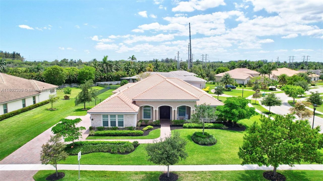 Vendido Recientemente: $1,850,000 (4 camas, 3 baños, 3136 Pies cuadrados)