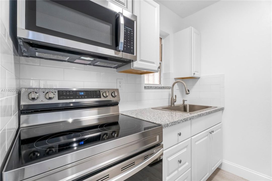 待售: $249,000 (2 贝兹, 1 浴室, 697 平方英尺)