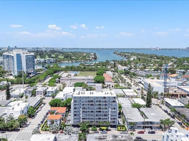 最近售出: $275,000 (1 贝兹, 1 浴室, 805 平方英尺)