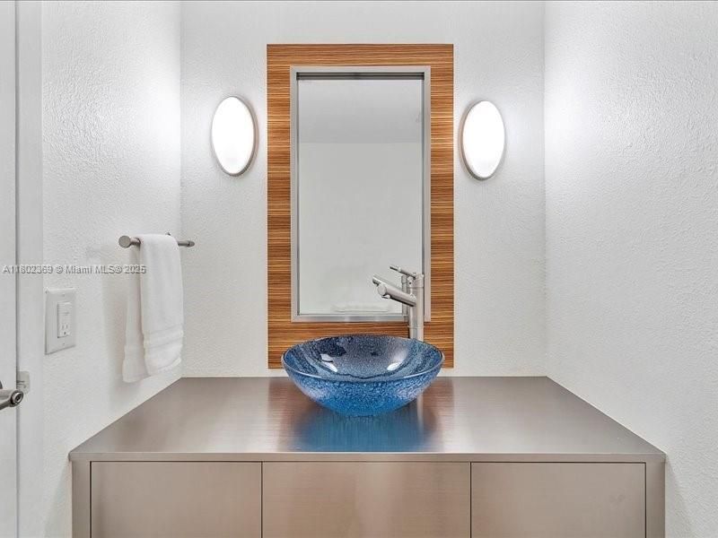 最近售出: $275,000 (1 贝兹, 1 浴室, 805 平方英尺)