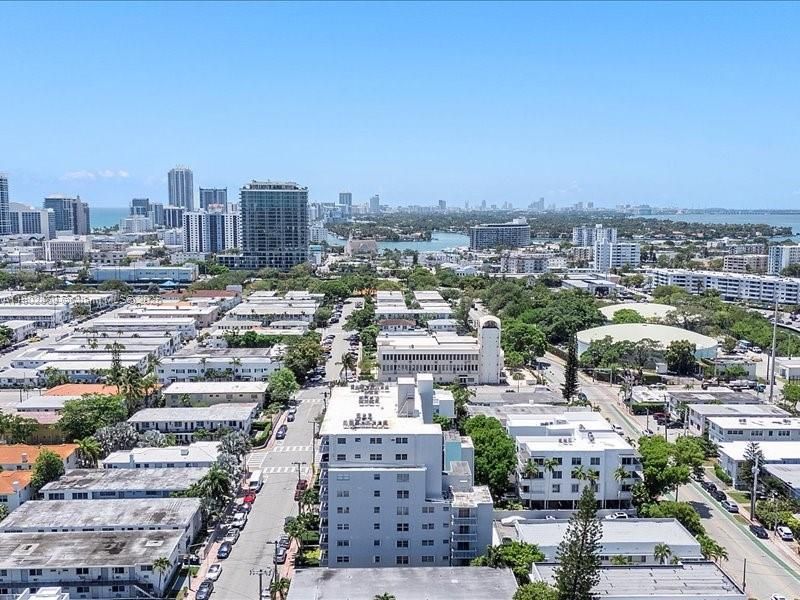 最近售出: $275,000 (1 贝兹, 1 浴室, 805 平方英尺)