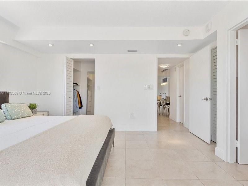 最近售出: $275,000 (1 贝兹, 1 浴室, 805 平方英尺)