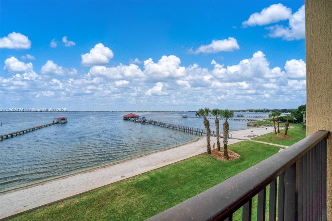 Recently Sold: $399,000 (3 beds, 2 baths, 1562 Square Feet)