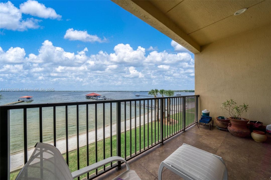 Recently Sold: $399,000 (3 beds, 2 baths, 1562 Square Feet)