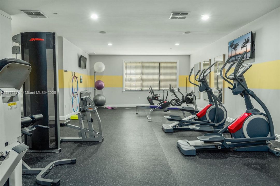 Recently Sold: $399,000 (3 beds, 2 baths, 1562 Square Feet)