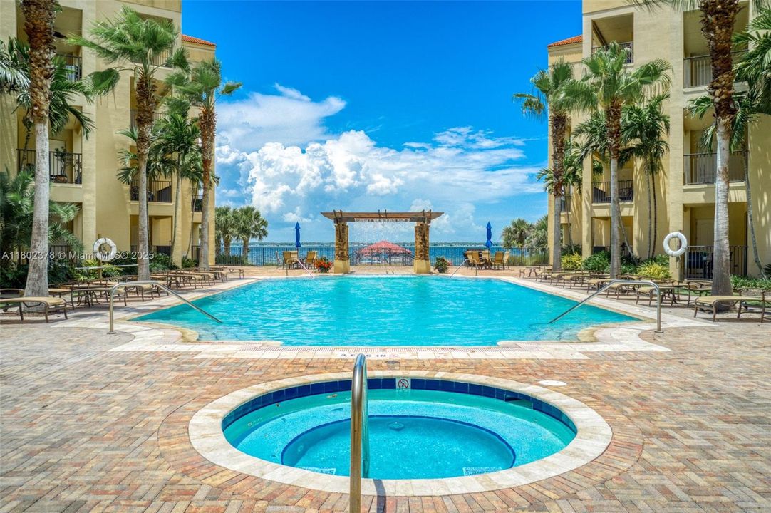 Recently Sold: $399,000 (3 beds, 2 baths, 1562 Square Feet)