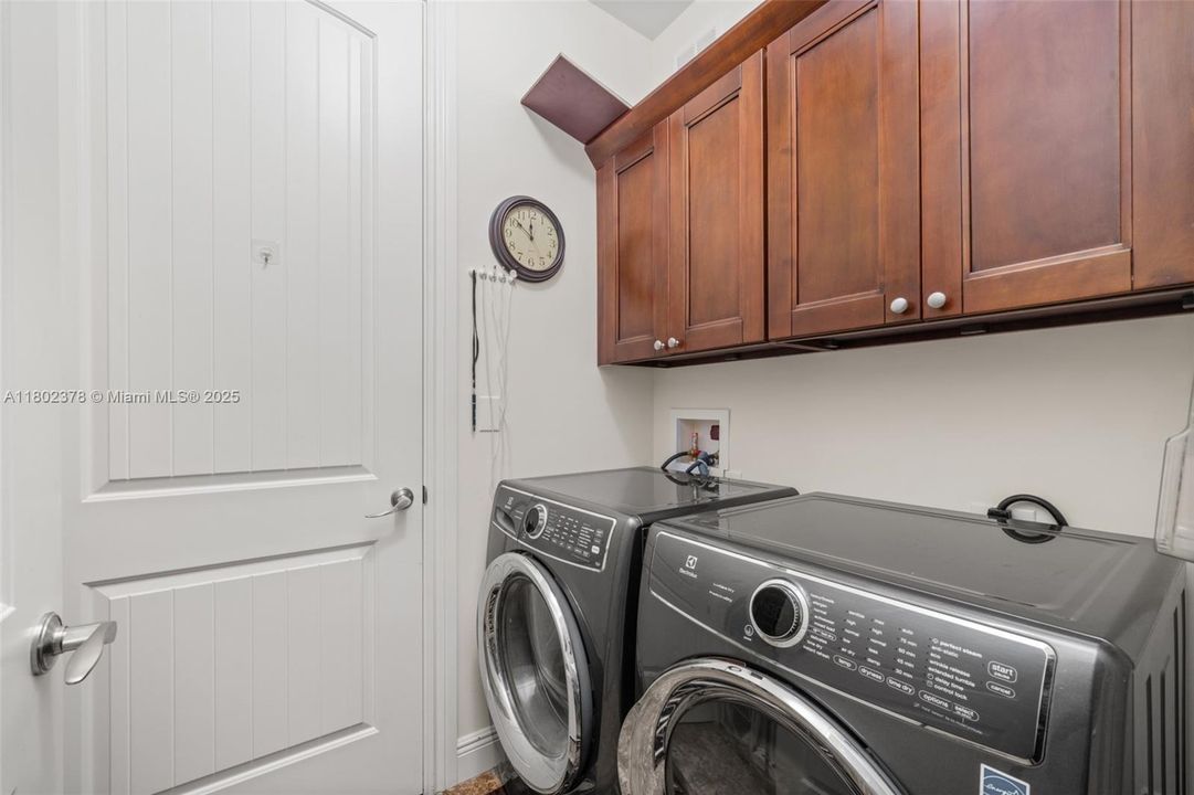 Recently Sold: $399,000 (3 beds, 2 baths, 1562 Square Feet)