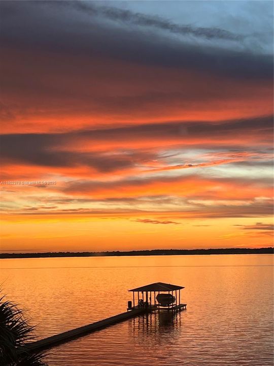 Recently Sold: $399,000 (3 beds, 2 baths, 1562 Square Feet)