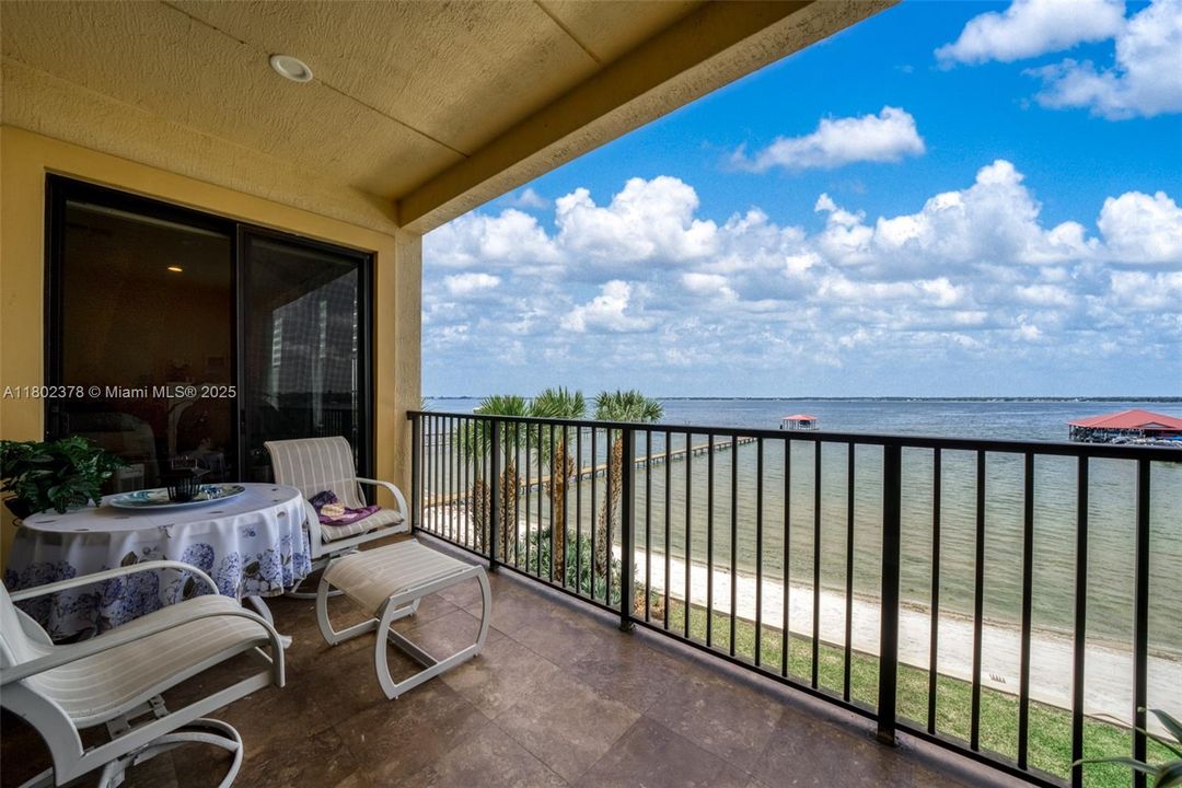 Recently Sold: $399,000 (3 beds, 2 baths, 1562 Square Feet)