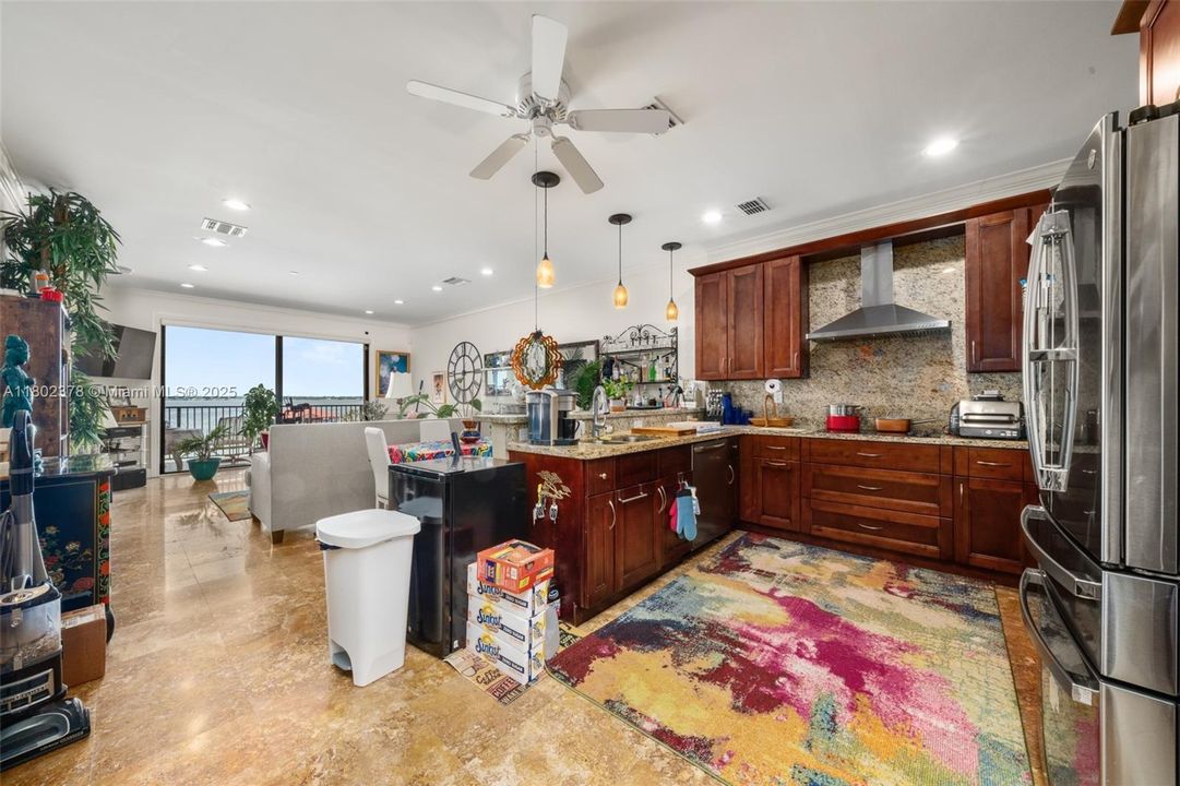 Recently Sold: $399,000 (3 beds, 2 baths, 1562 Square Feet)