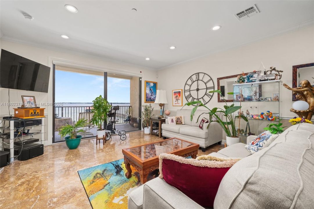 Recently Sold: $399,000 (3 beds, 2 baths, 1562 Square Feet)