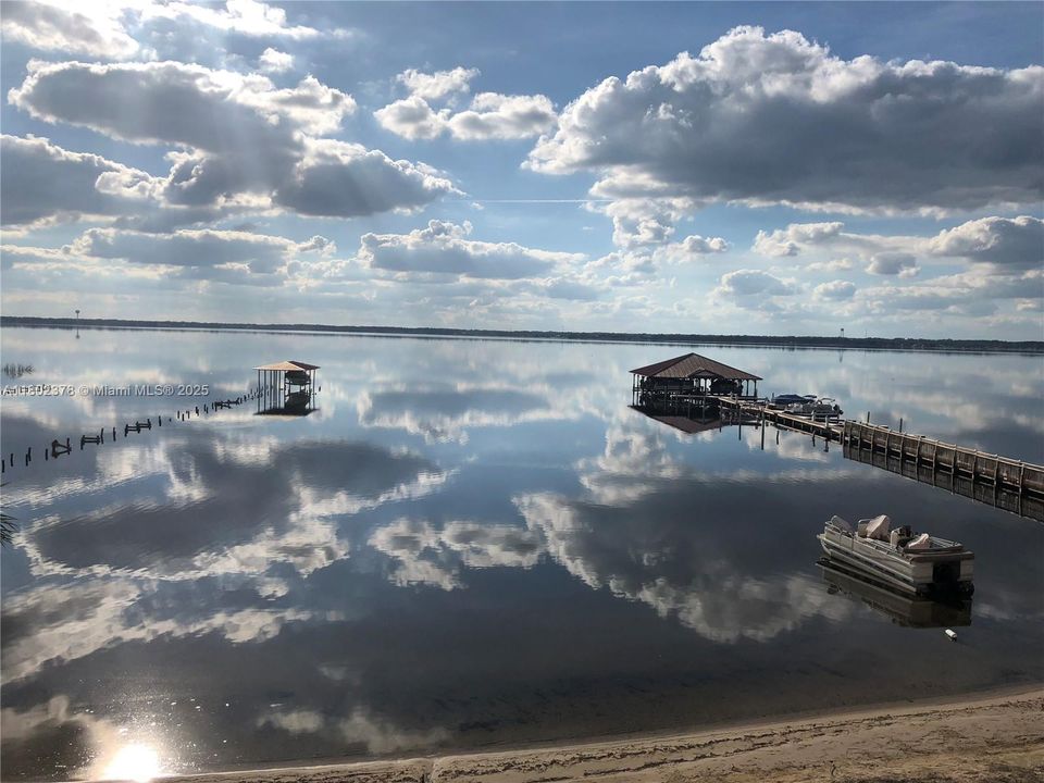 Recently Sold: $399,000 (3 beds, 2 baths, 1562 Square Feet)