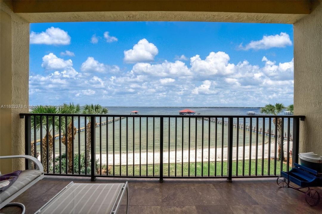 Recently Sold: $399,000 (3 beds, 2 baths, 1562 Square Feet)