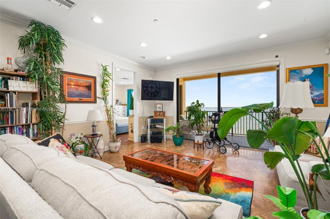 Recently Sold: $399,000 (3 beds, 2 baths, 1562 Square Feet)