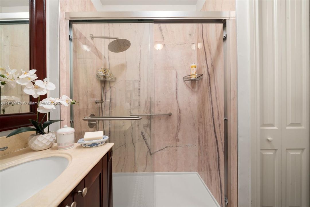 Recently Sold: $399,000 (3 beds, 2 baths, 1562 Square Feet)