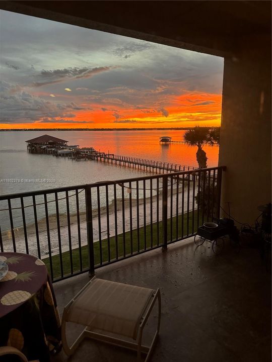 Recently Sold: $399,000 (3 beds, 2 baths, 1562 Square Feet)