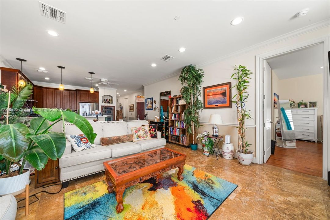 Recently Sold: $399,000 (3 beds, 2 baths, 1562 Square Feet)