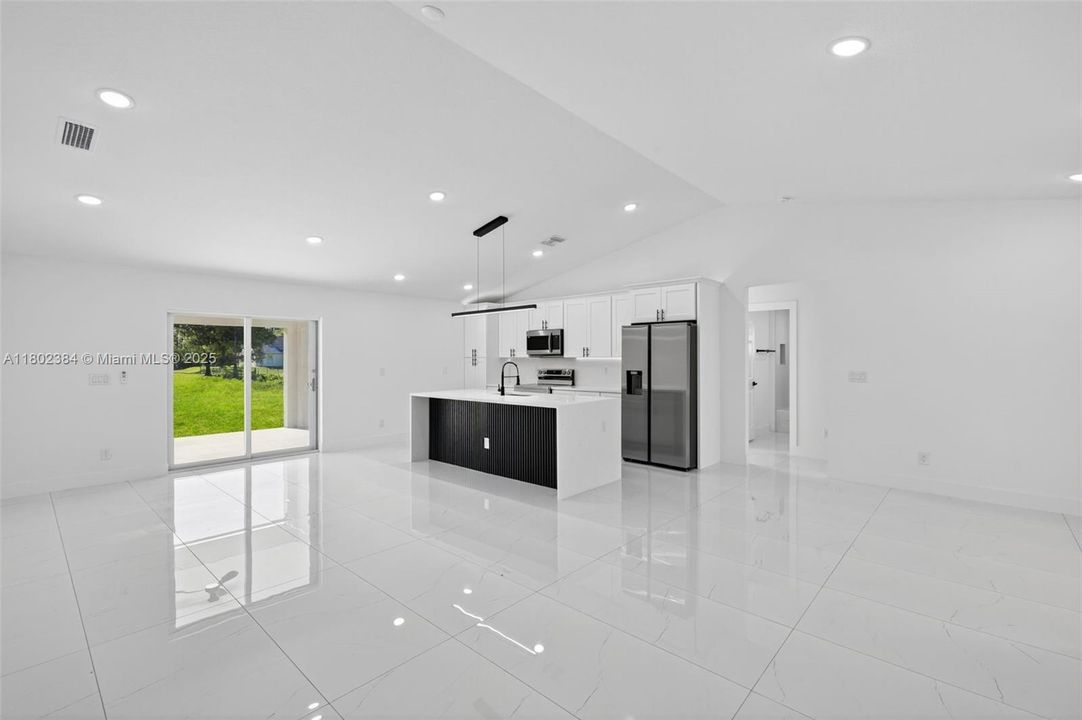 Active With Contract: $350,000 (3 beds, 2 baths, 1620 Square Feet)