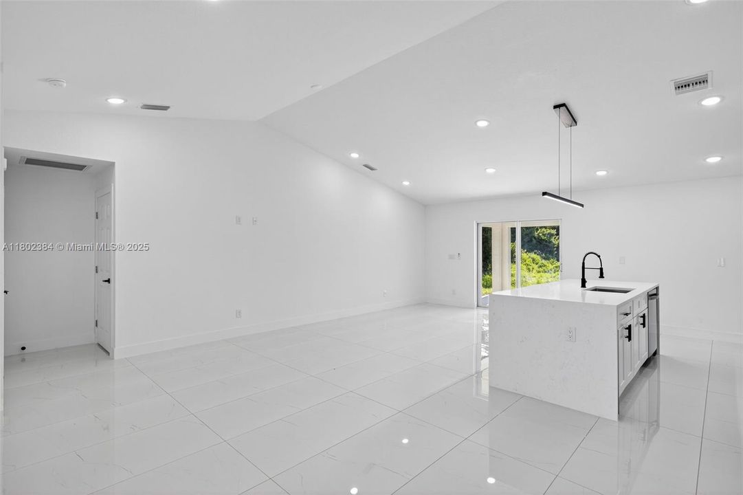 Active With Contract: $350,000 (3 beds, 2 baths, 1620 Square Feet)