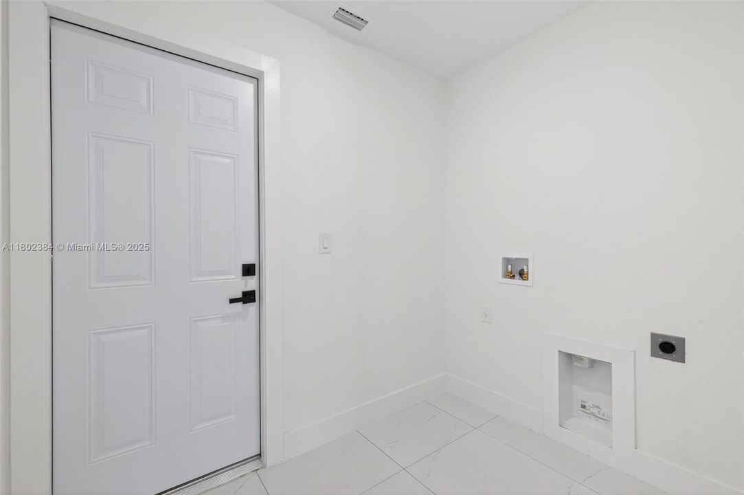 Active With Contract: $350,000 (3 beds, 2 baths, 1620 Square Feet)