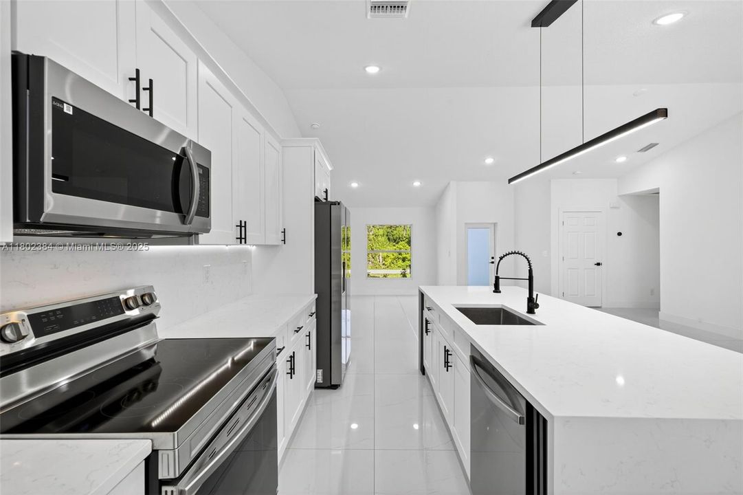 Active With Contract: $350,000 (3 beds, 2 baths, 1620 Square Feet)