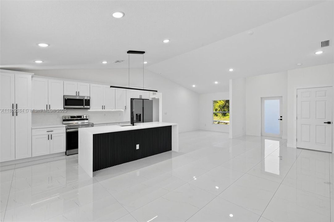 Active With Contract: $350,000 (3 beds, 2 baths, 1620 Square Feet)