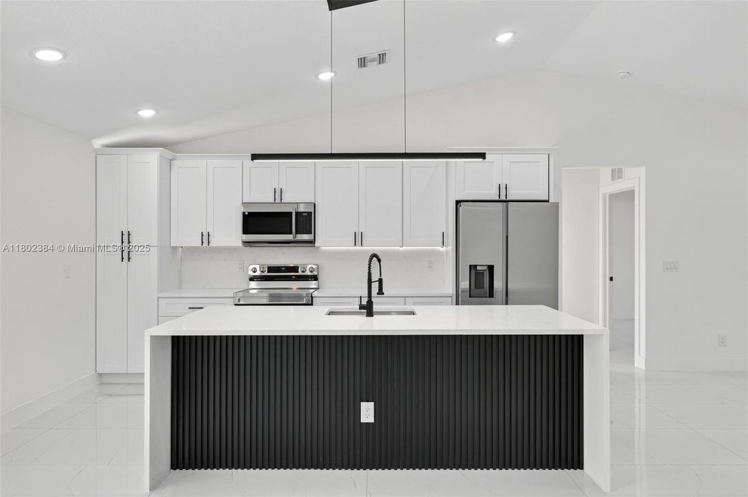 Active With Contract: $350,000 (3 beds, 2 baths, 1620 Square Feet)