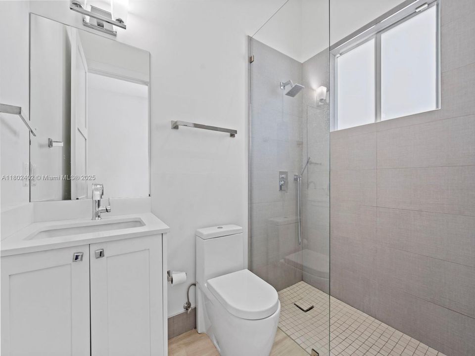 Recently Rented: $18,500 (5 beds, 6 baths, 4928 Square Feet)