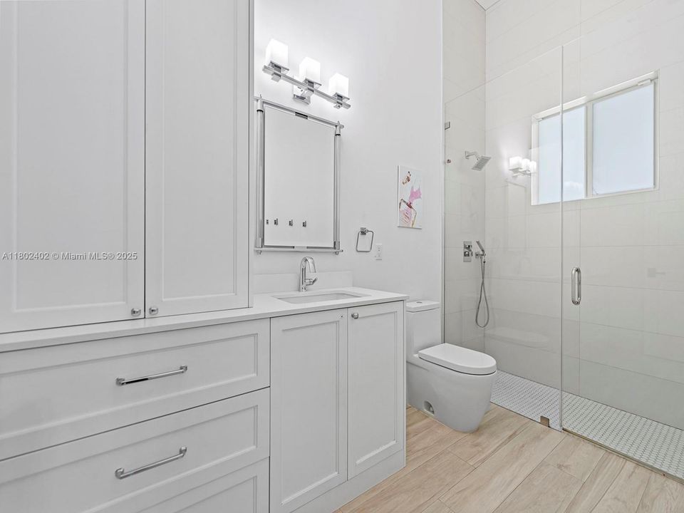 Recently Rented: $18,500 (5 beds, 6 baths, 4928 Square Feet)