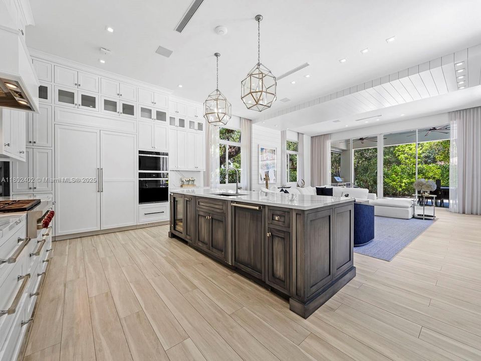 Recently Rented: $18,500 (5 beds, 6 baths, 4928 Square Feet)